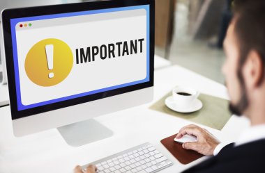 bilgisayarla çalışma iş adamı