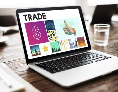 Tablo kavramı üstünde laptop  