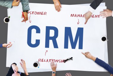 Toplantı masasında iş adamları