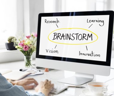 Ofiste çalışan kadın.