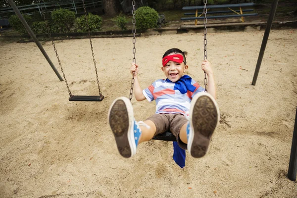 Niño en el patio de recreo —  Fotos de Stock
