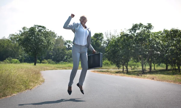 Mujer de negocios afrodescendiente — Foto de Stock