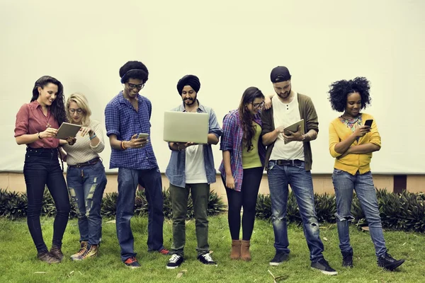 Students using different devices — Stock Photo, Image