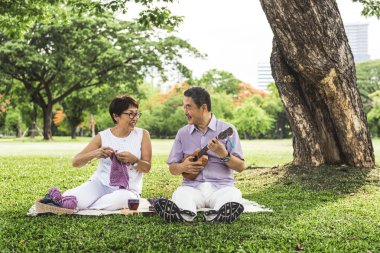 Kıdemli örgü Çift 
