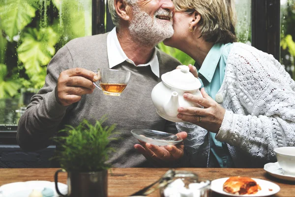 お茶を飲む老夫婦 — ストック写真