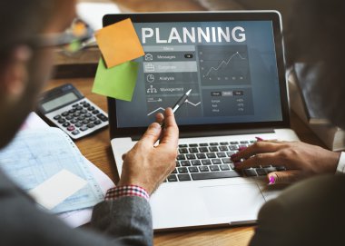 çalışma ve fikirleri tartışmak iş adamları