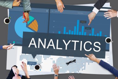 Toplantı masasında iş adamları