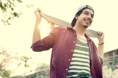 Adam kaykaycı ve aşırı spor