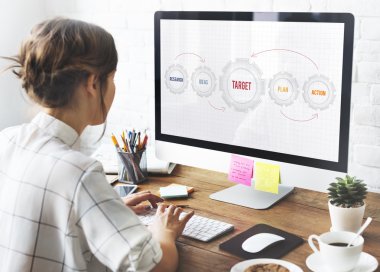 Tasarım stüdyosu çalışan kadın