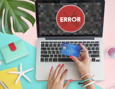 laptop monitör üzerinde hata ile