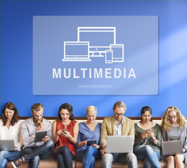 insanlar cihazlar ile oturmak 