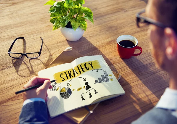 Businessman writing notes in diary — Stock Photo, Image