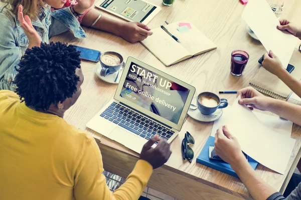 Studenters lärande tillsammans — Stockfoto