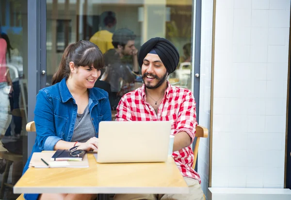 Studenten leren samen — Stockfoto