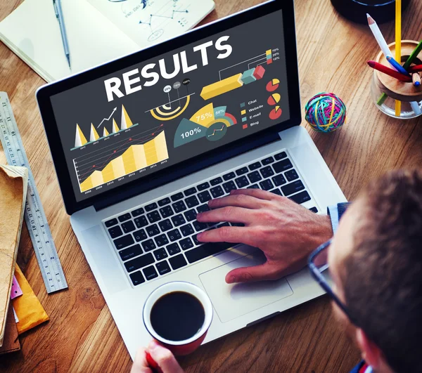 Man using laptop — Stock Photo, Image