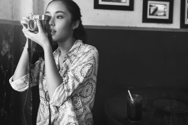 Asyalı kız kamera ile