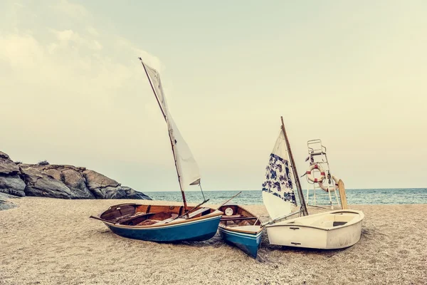 Barcos de vela en la costa pacífica —  Fotos de Stock