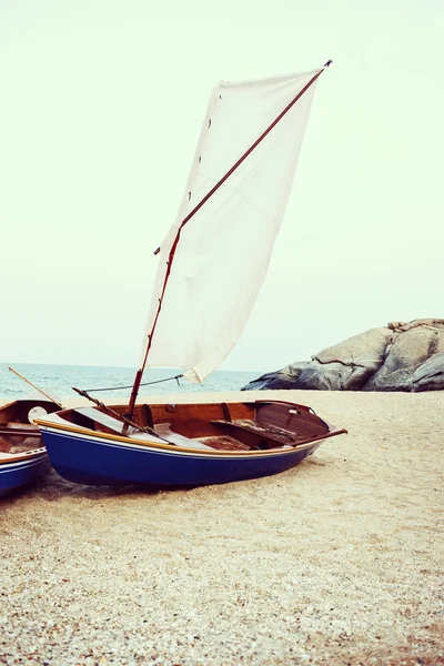 Voiliers à la mer paisible — Photo