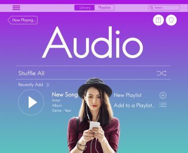 Dijital aygıt kullanan genç kadın