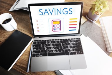 ekrandaki bilgileri ile dizüstü bilgisayar