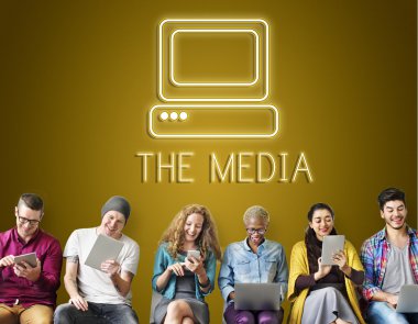 İnsanlar dijital araçları tarama  