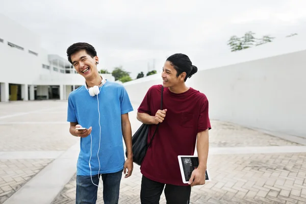 Friends chatting after school — Stock Photo, Image