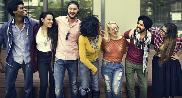 Friends posing to camera — Stock Photo, Image