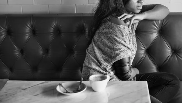 Girl sit in cafe at leather sofa — Stock Photo, Image
