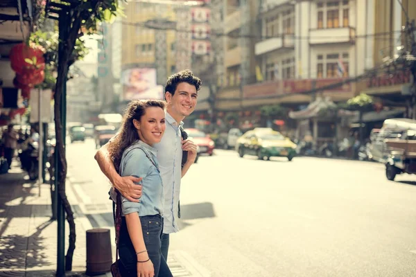 Casal de viajantes juntos — Fotografia de Stock