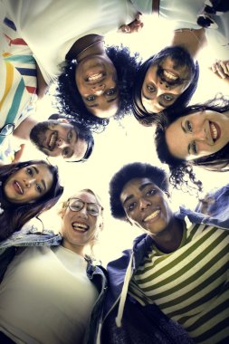 Daire huging takımda öğrenciler