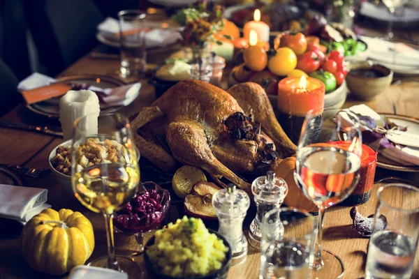 Geroosterde Turkije op tafel — Stockfoto