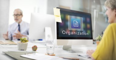 Ofiste çalışan iş adamları