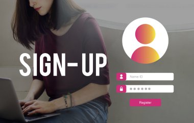 Dijital aygıt kullanan genç kadın