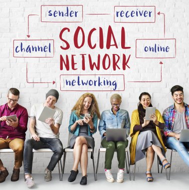 İnsanlar dijital araçları tarama  