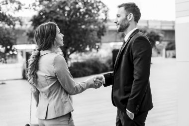 İş Adamları Tokalaşıyor