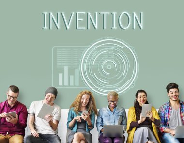 İnsanlar dijital araçları tarama  