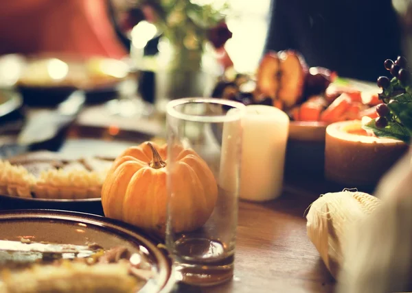 Calabaza en la mesa servida — Foto de Stock