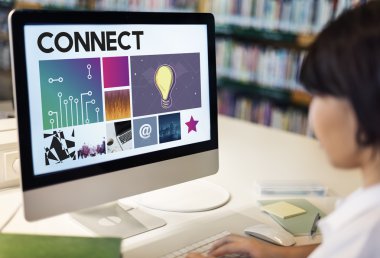 bilgisayarla çalışma öğrenci kız