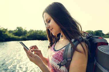 Kadın dinleme müzik kulaklık