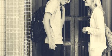 Budist tapınağı konuşmaktan Çift