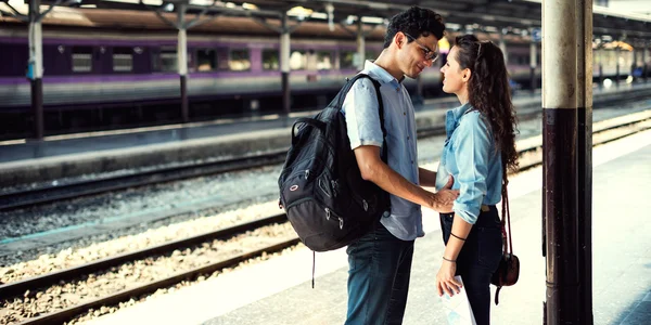 Casal de viajantes juntos — Fotografia de Stock