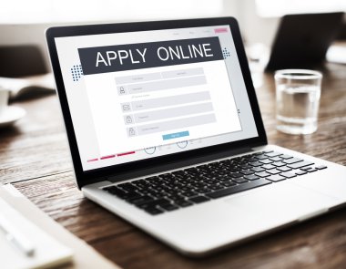 Tablo kavramı üstünde laptop  