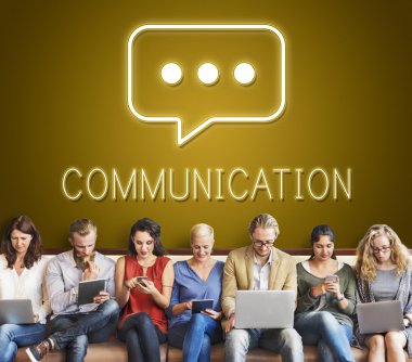 insanlar cihazlar ile oturmak 