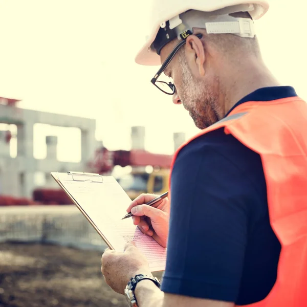 Bouwvakker met architectuur Plan — Stockfoto