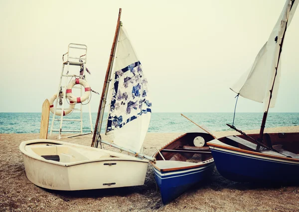 Barcos à vela à beira-mar pacífica — Fotografia de Stock