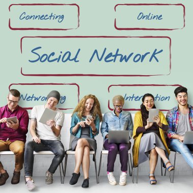 İnsanlar dijital araçları tarama  