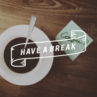 kahve fincanı ve yapışkan not