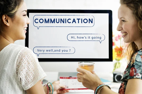 Women talking and smiling — Stock Photo, Image