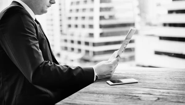 Man Reading Newspaper — Stock Photo, Image