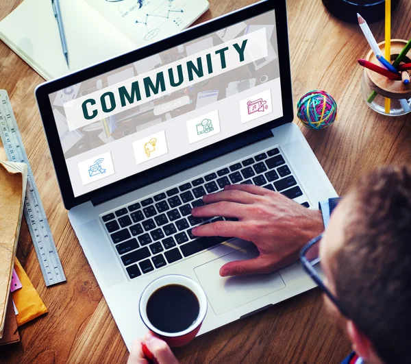 Man using laptop — Stock Photo, Image